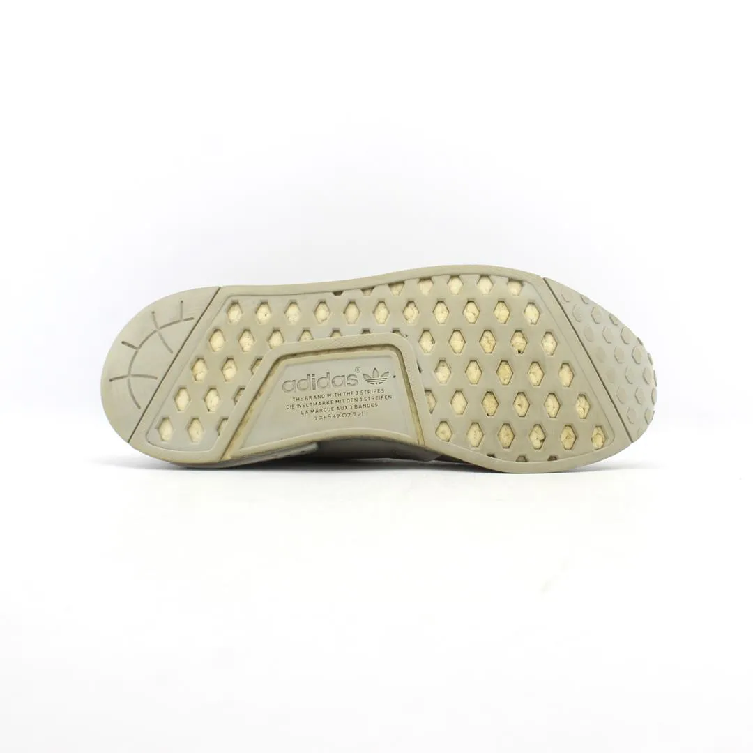 Running Shoes Uses ADIDAS .