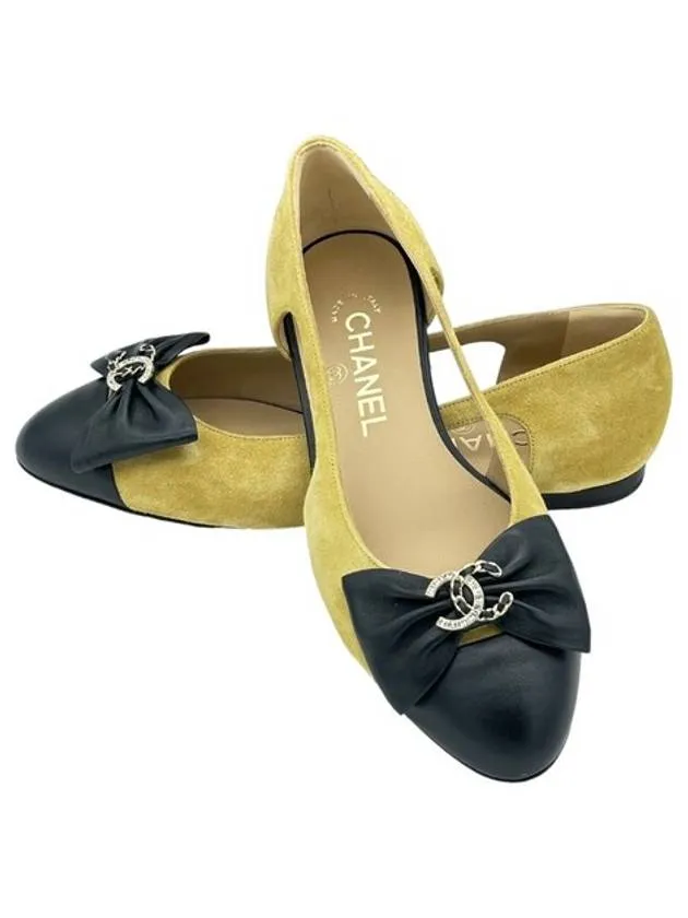 Flat Apartment Shoes CC Logo Ribbon Two Tone Cut-Out Suede Flat Beige Chanel