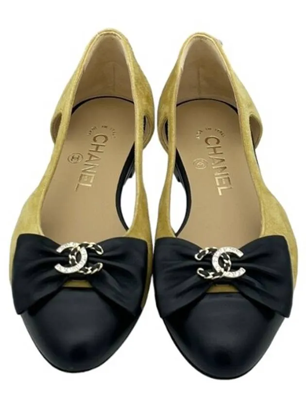 Flat Shoe Trends CC Logo Ribbon Two Tone Cut-Out Suede Flat Beige Chanel