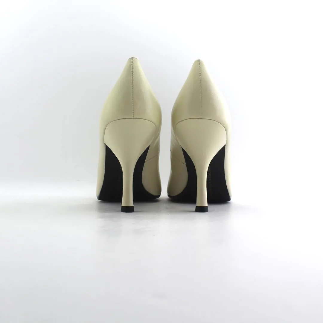 CHINESE LAUNDRY YANNI Jenna Ortega In Heels