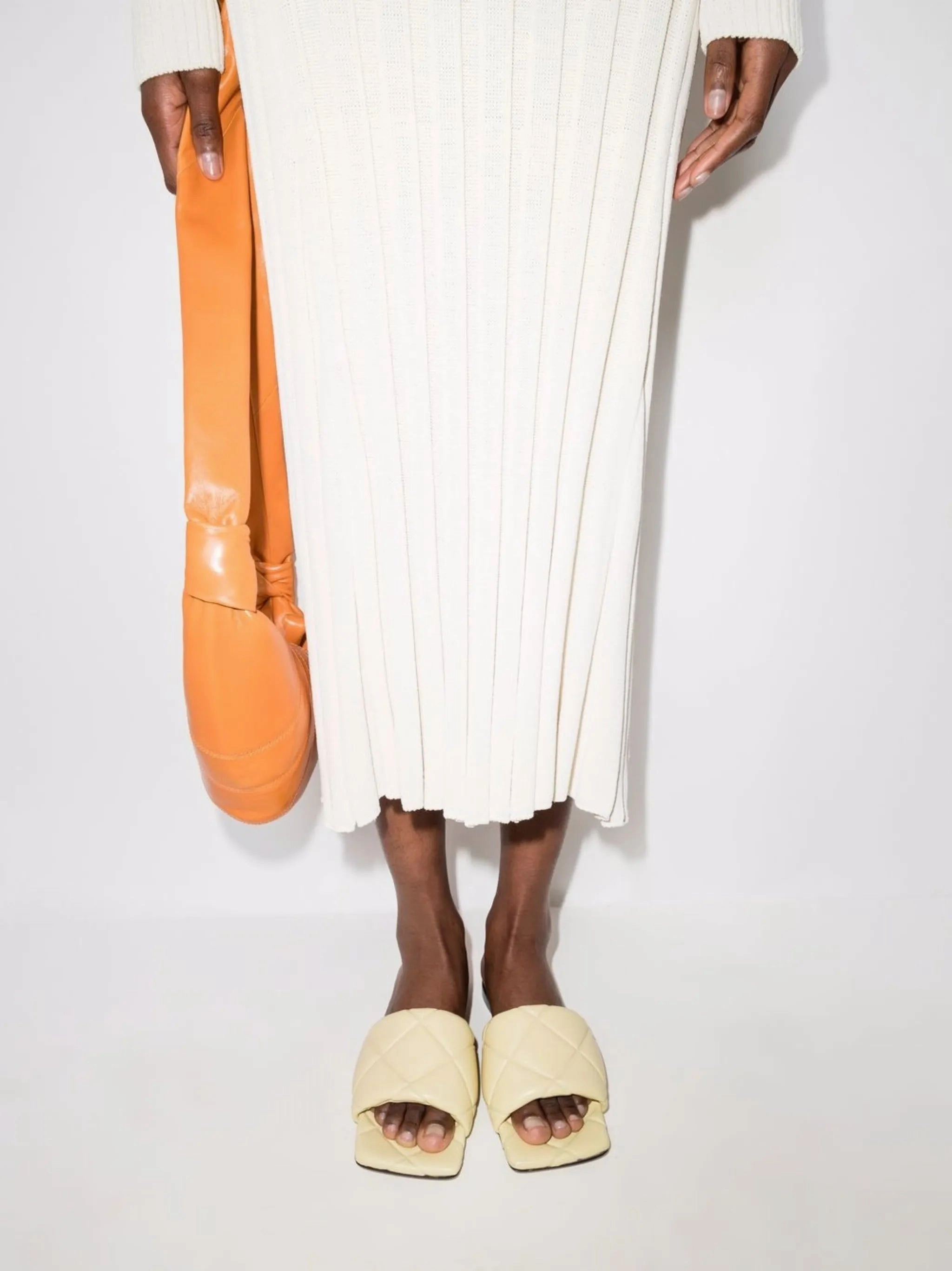 Sandals Black And Gold diamond-quilt open-toe sandals