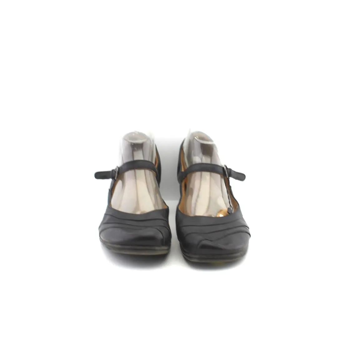 High-heel-women-walking EARTH SPIRIT .