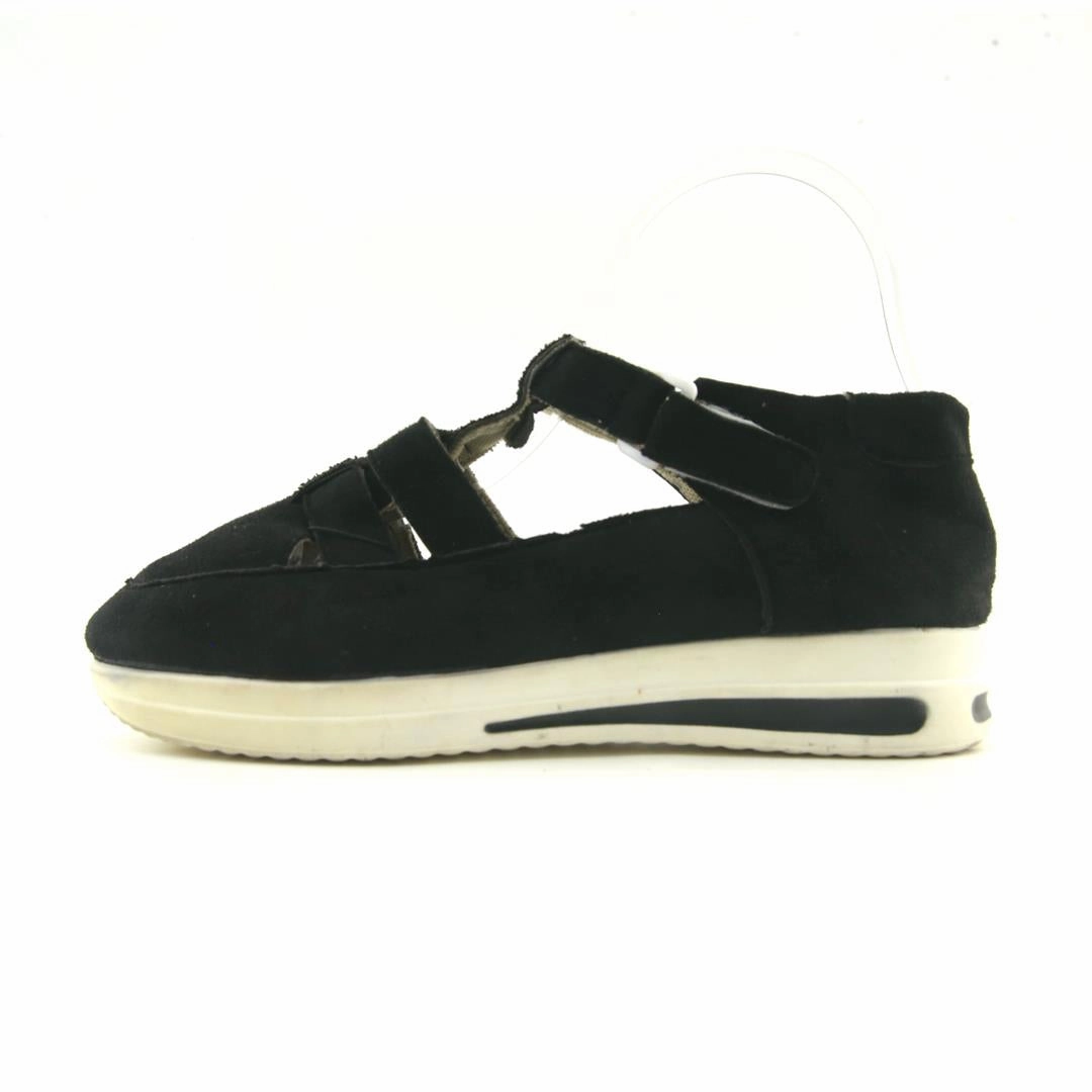 AMERICAN BRAND . Sandals St Vincent Airport