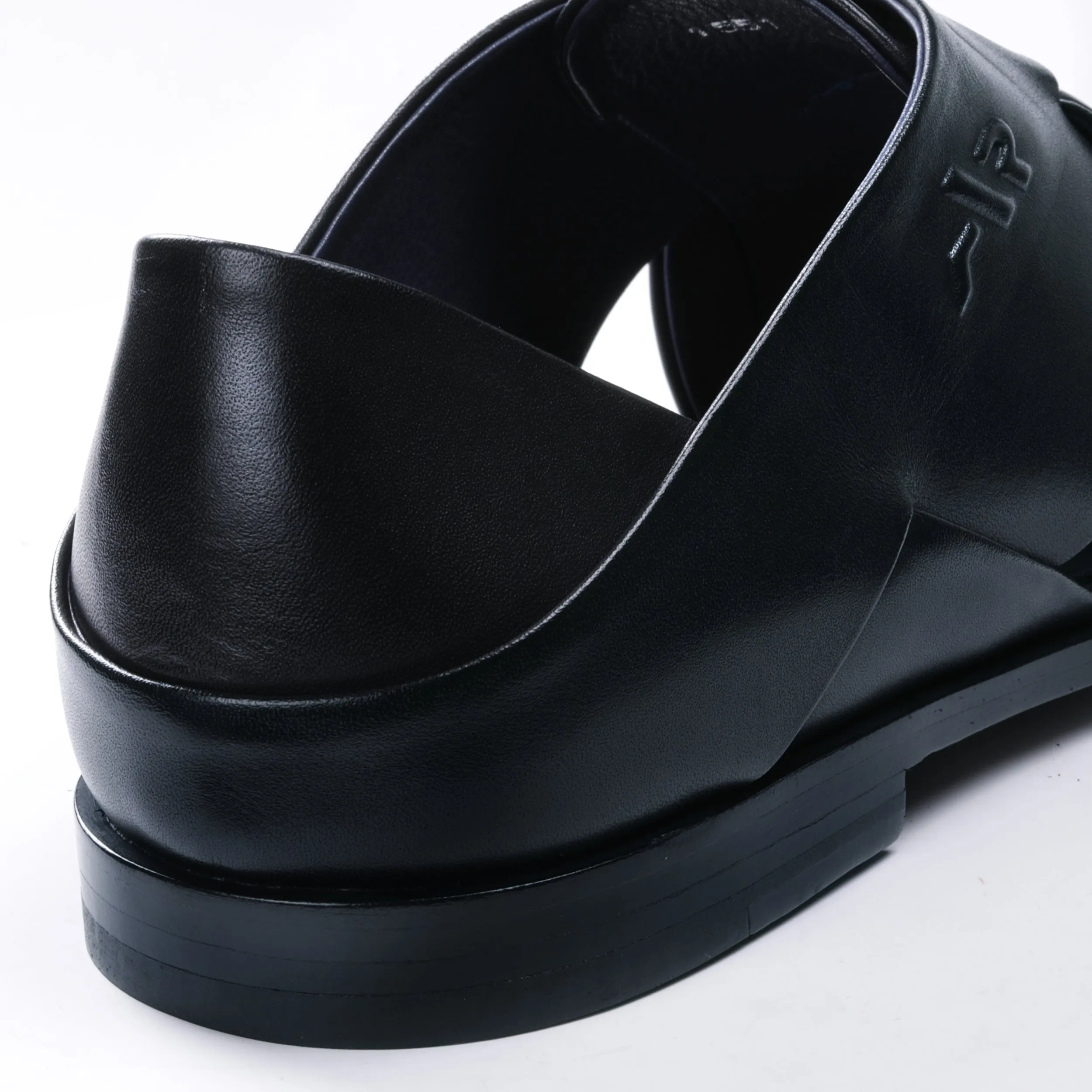 Best Sandals Resorts Mens Black Closed-Toe Fisherman Sandal