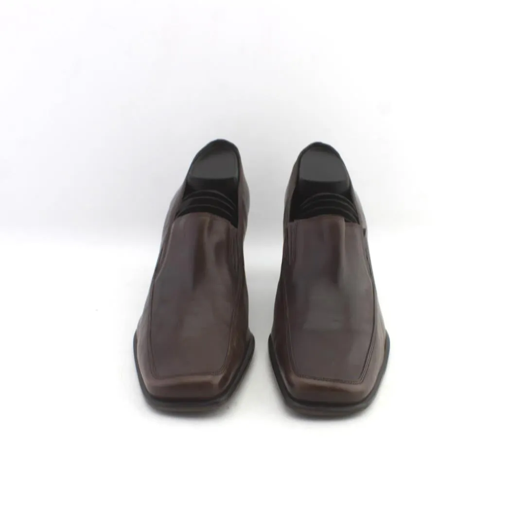 Backwards In Heels ETIENNE AIGNER .