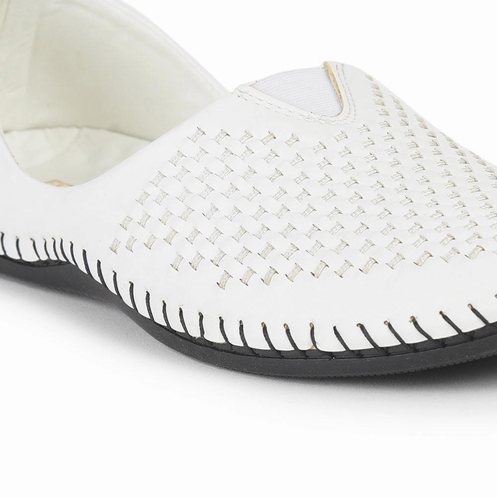 Fortune White Casual Mojari Loafers Shoes For Men AVN-40 By Liberty House Loafers