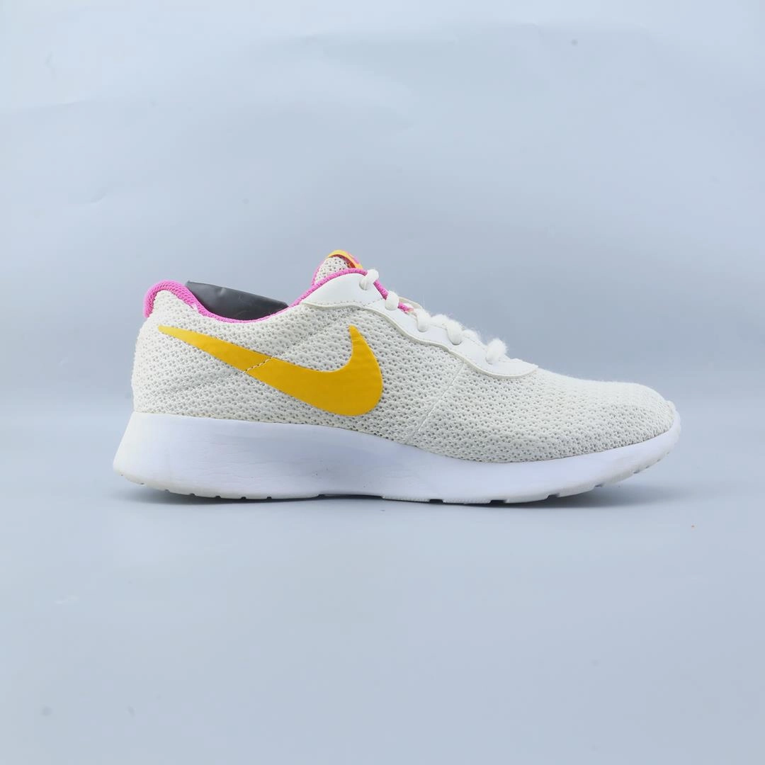 Running With Toe Shoes NIKE TANJUN