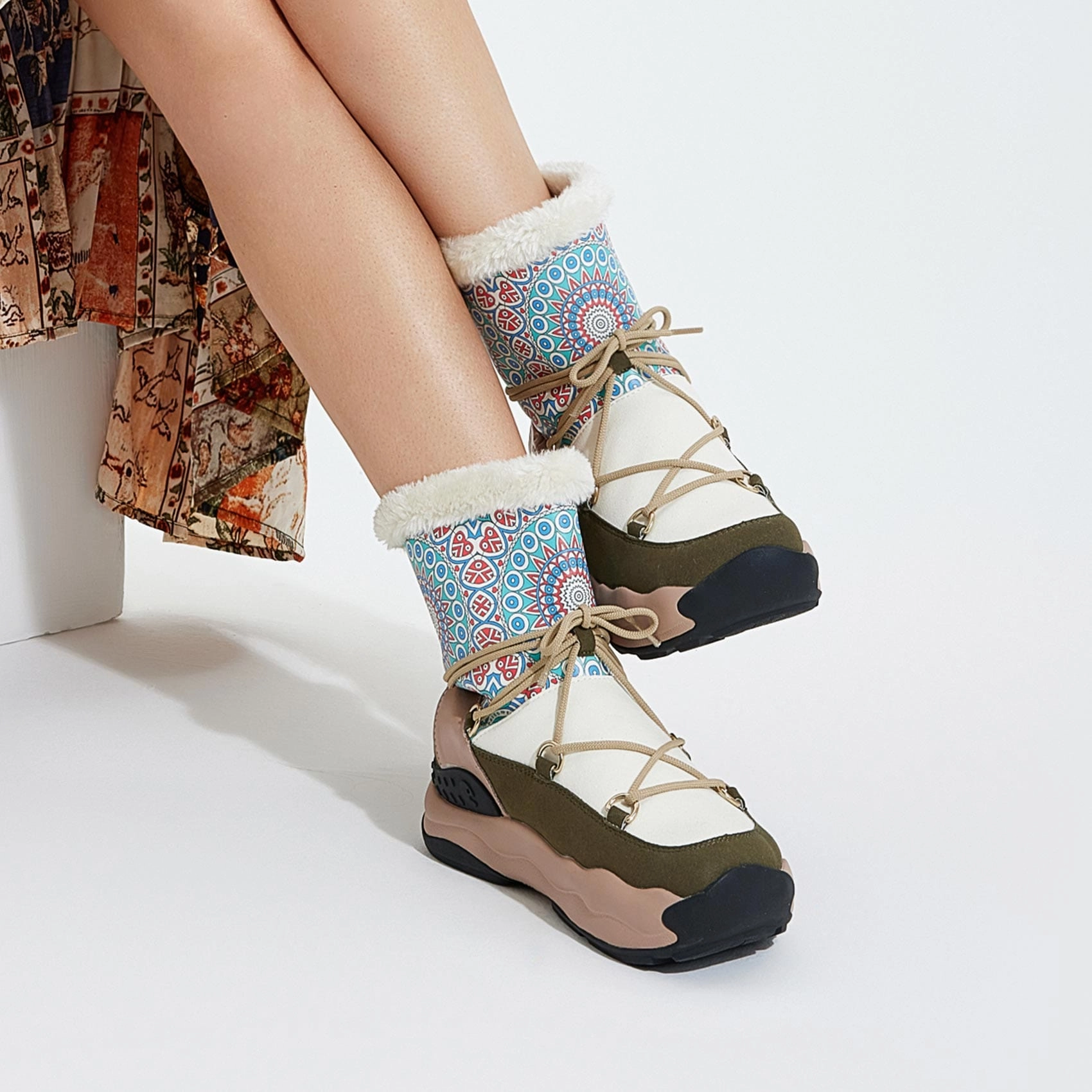 Kaleidoscope San Diego V Women Female Desert Boots