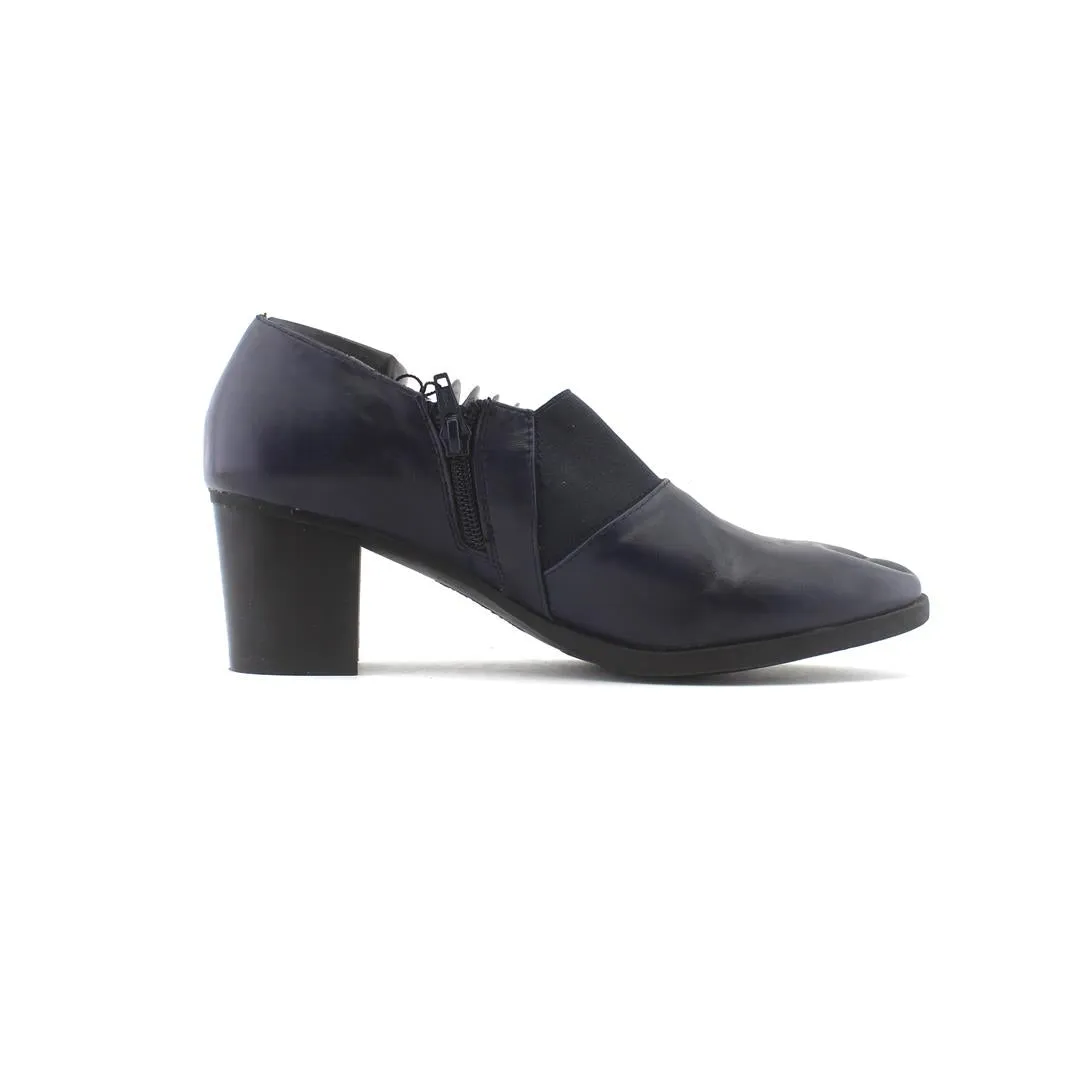 KIM ROGERS . High Heel Lamp