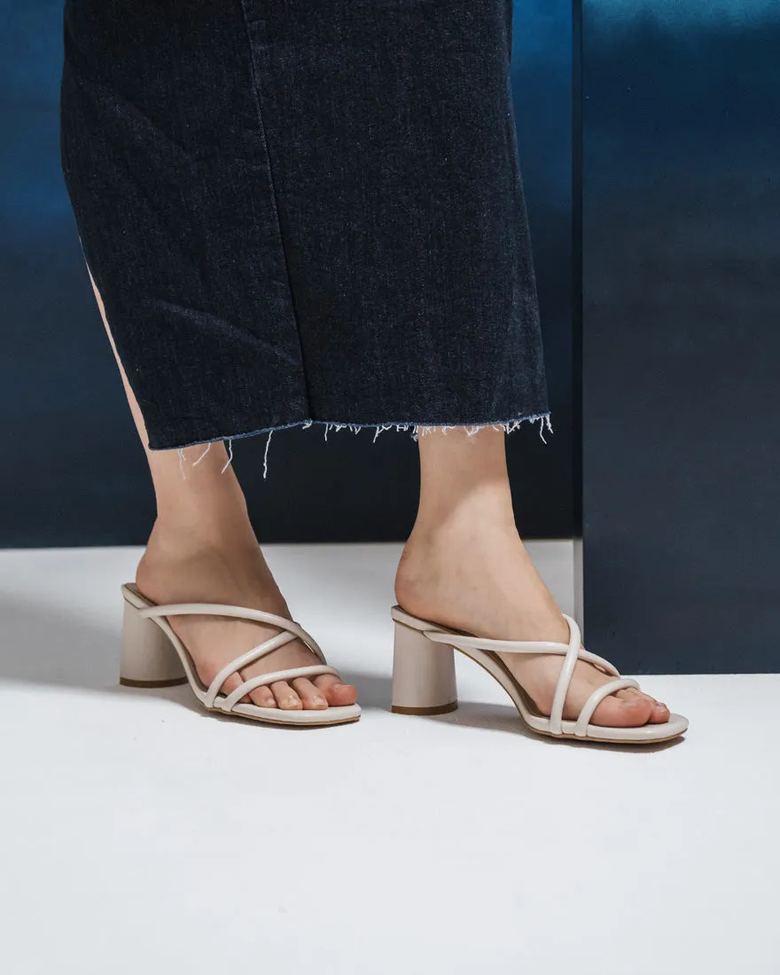 Liana Strap Sandals Closed Toe Flat Sandals