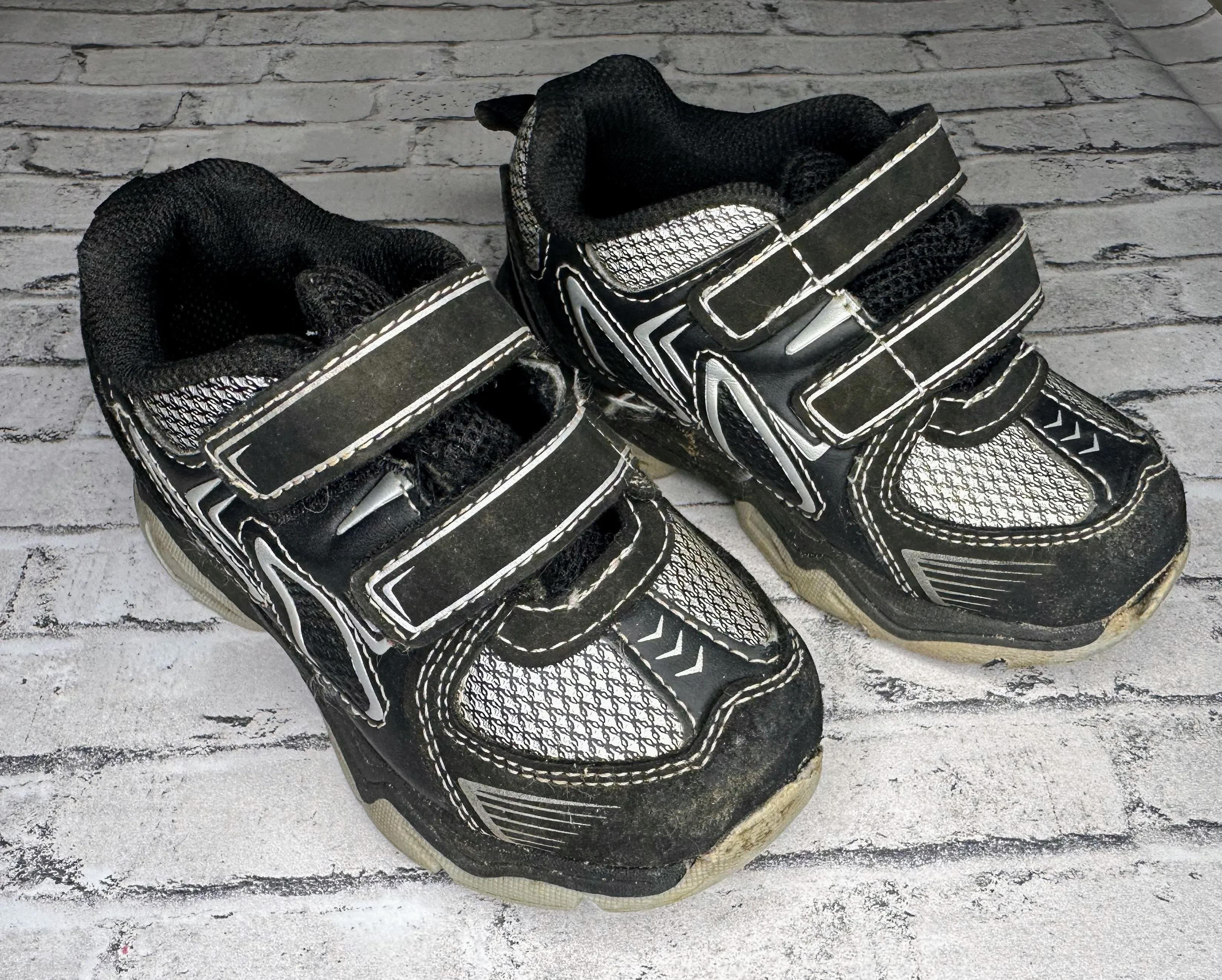 Black/Gray Tennis- 8C Asics Tennis Shoe