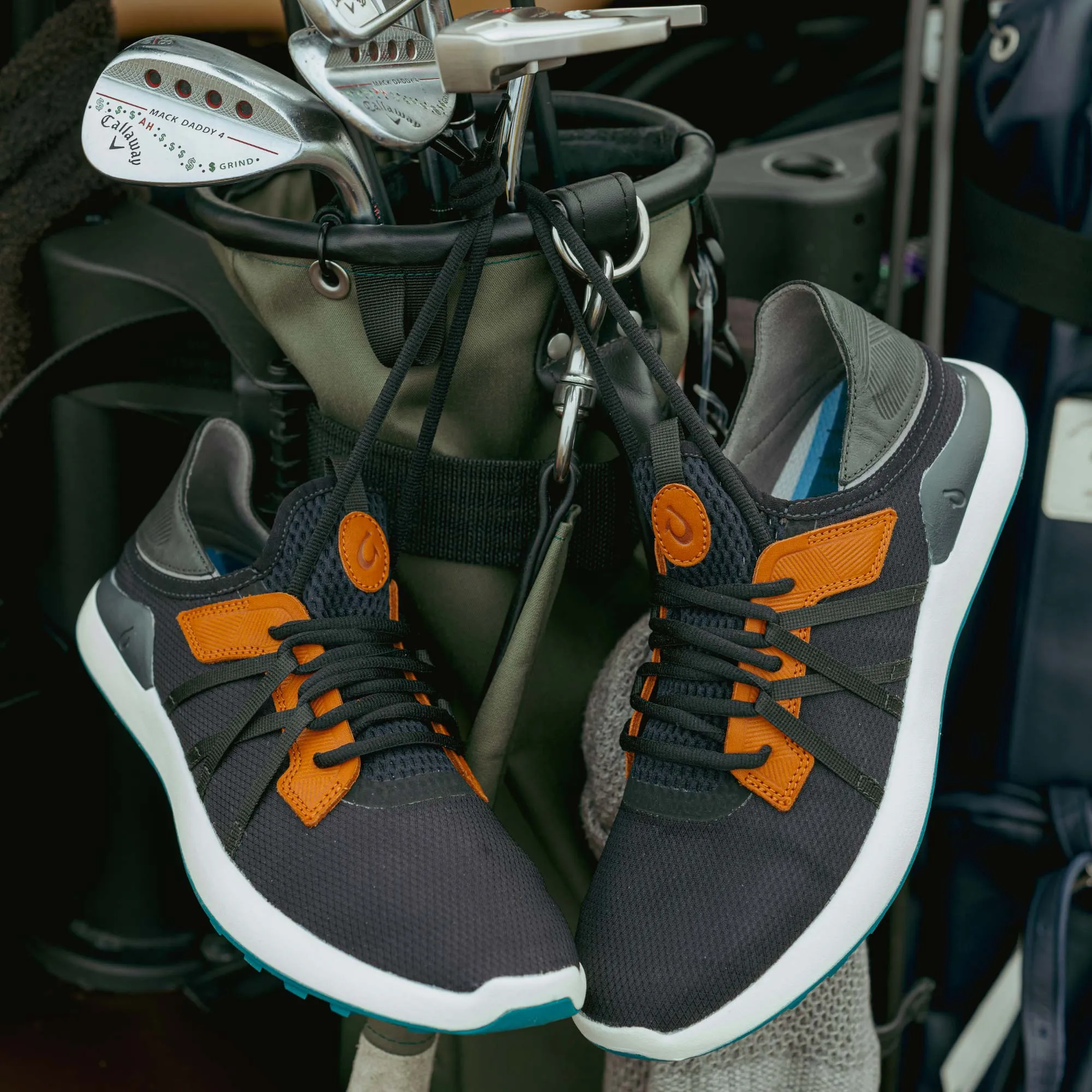 Manele - Black / Dark Shadow Dr Marten Flower Sandals