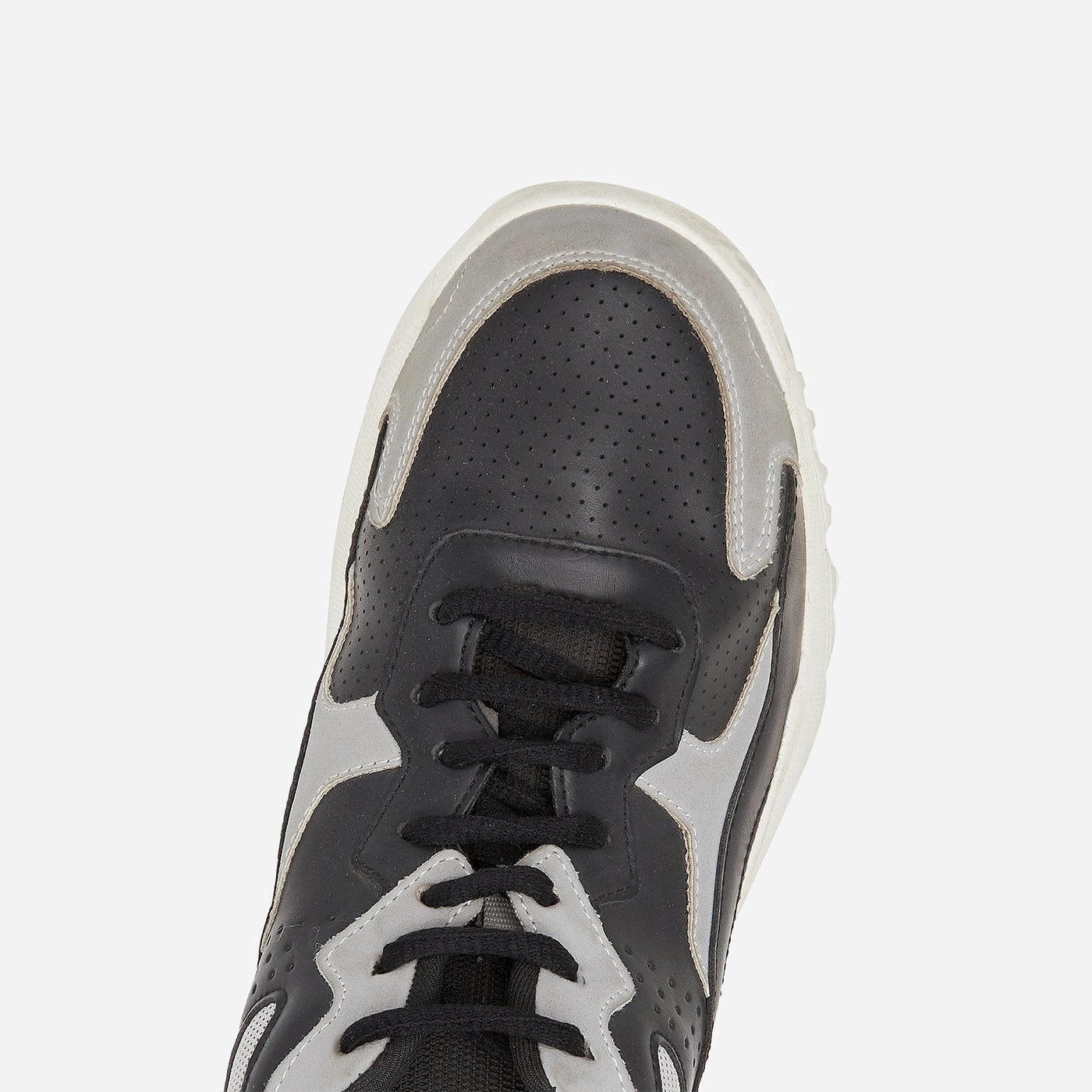 Difference Between Oxford And Derby Mark Sports Shoes for Men