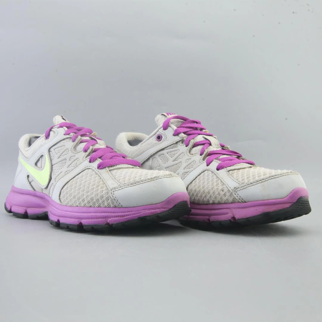 NIKE RELENTLESS 2 Running Shoes Outside