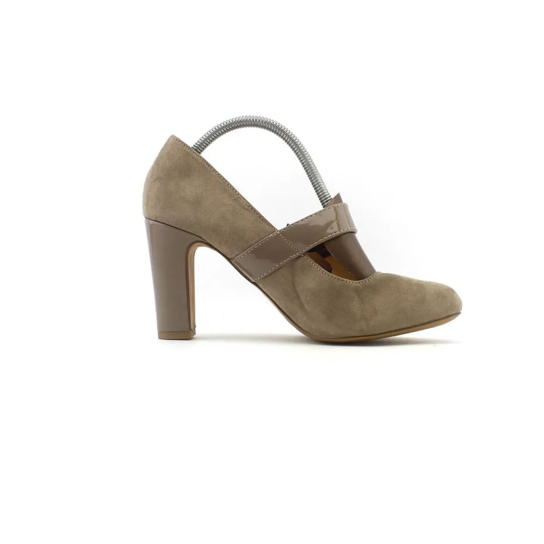 JESSICA SIMPSON . Closed High Heels