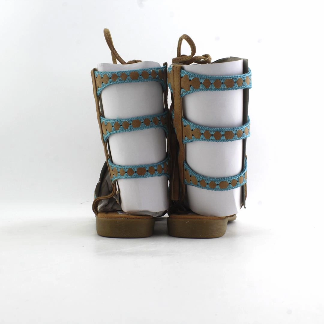 Slides Retail 2 LIPS TOO CELIA