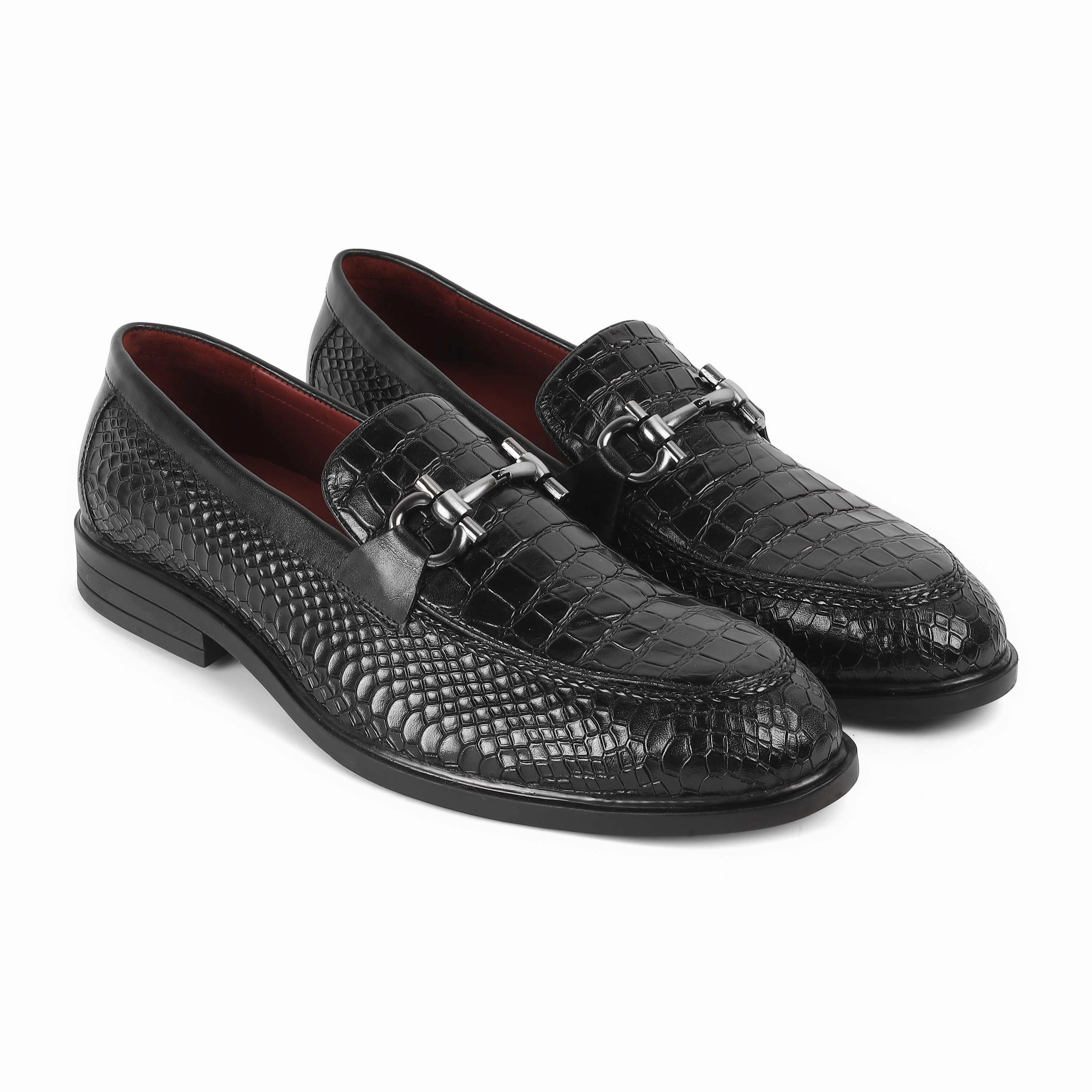 Tresmode Ro Black Men's Textured Leather Loafers Loafers With Navy Suit