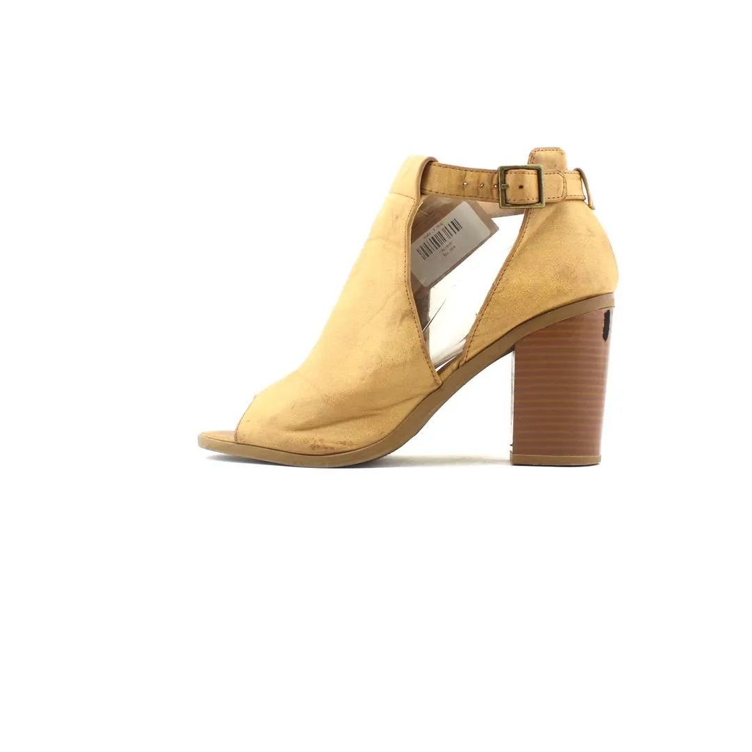 SODA  . Heels In Sizes