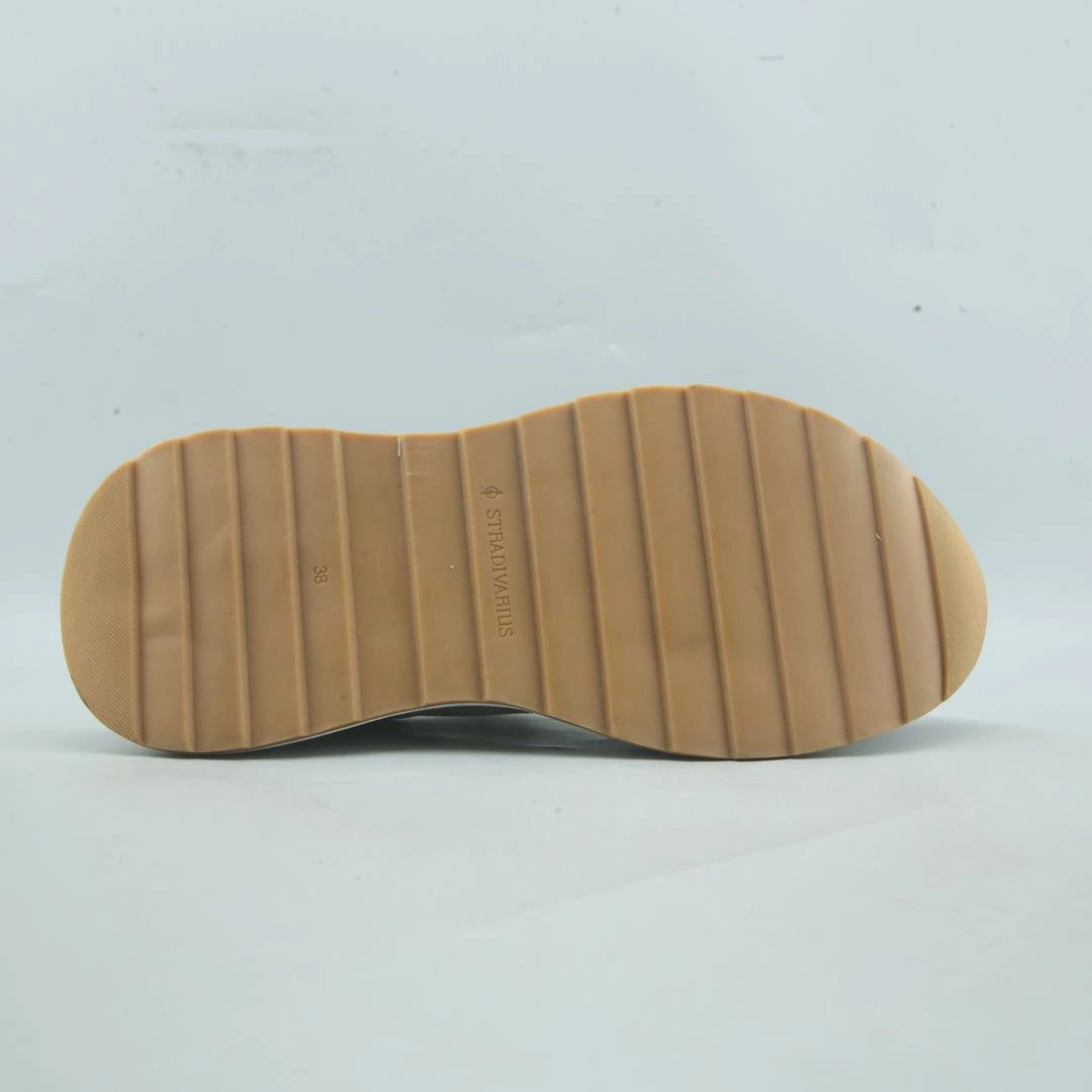 Distance Running Shoes STRADIVARIUS .