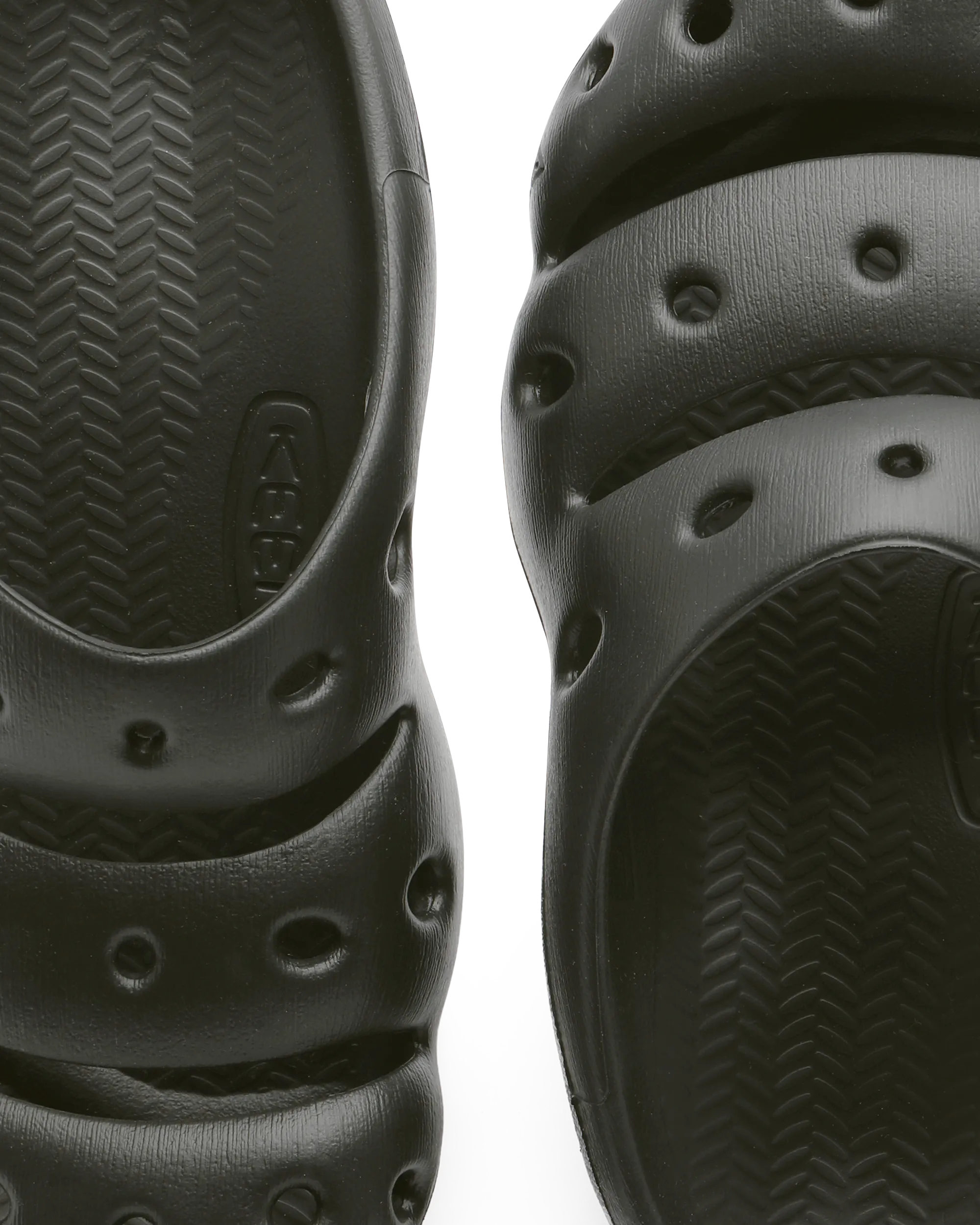 YOGUI (MEN) Lace Up Sandals Heels