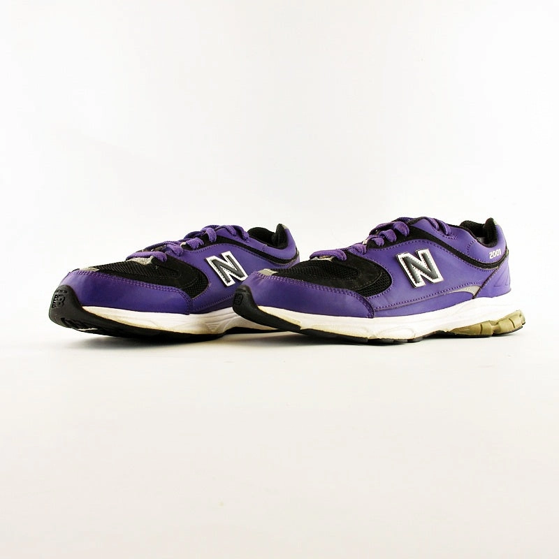 Cream Colored New Balance NEW BALANCE 2001