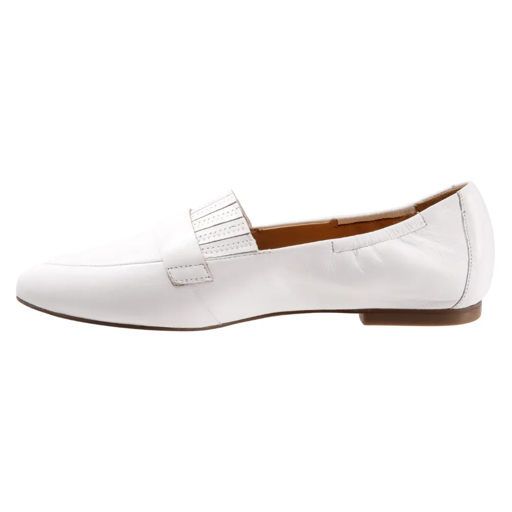Loafers Skirt Trotters Emotion White Leather Slip-On (Women's)