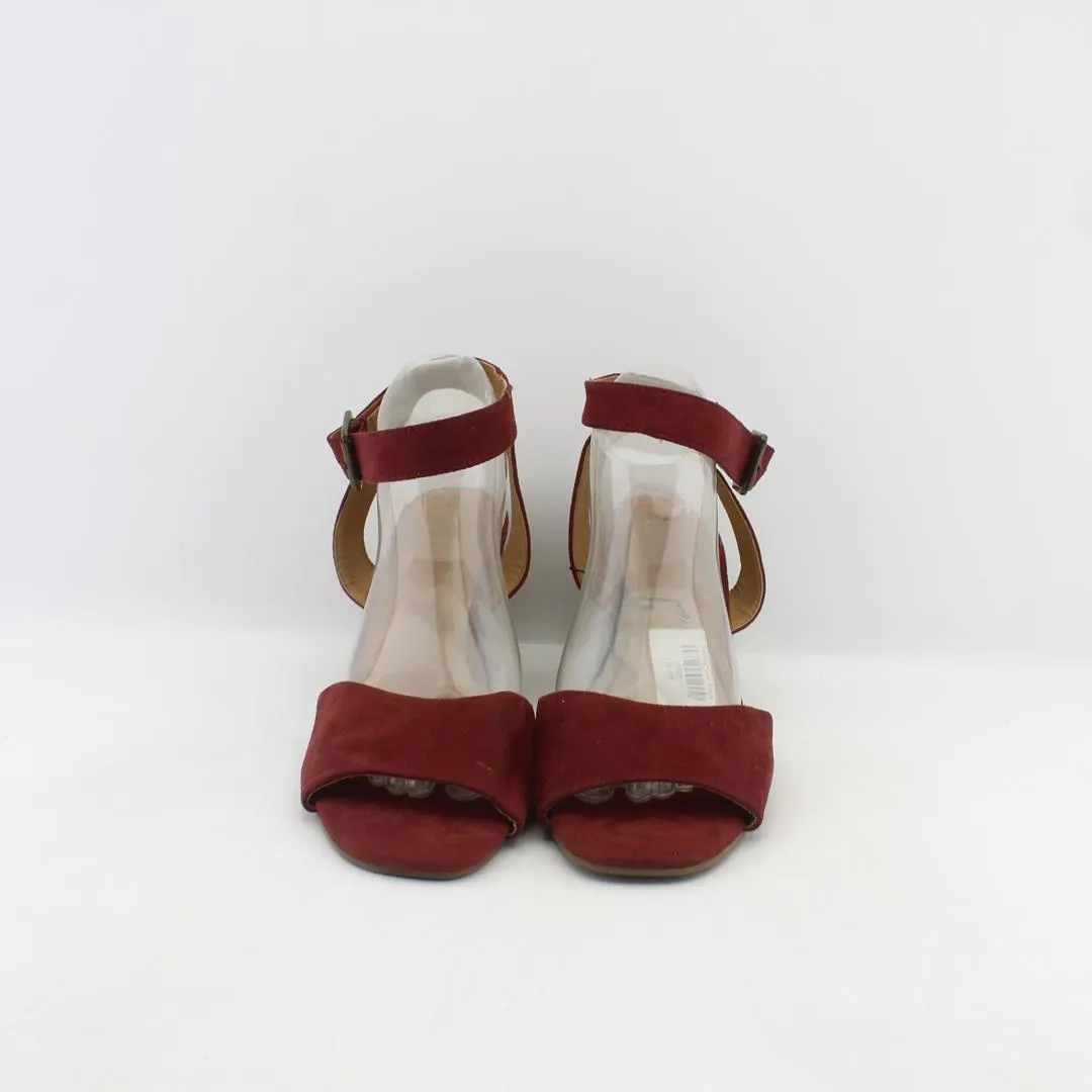 UNIVERSAL THREAD . Heel Less Heels