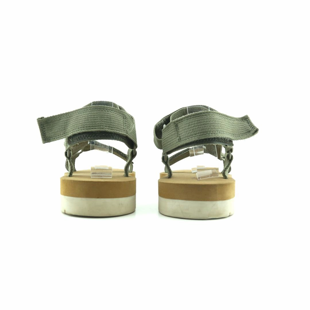 White Sandals UNIVERSAL THREAD .