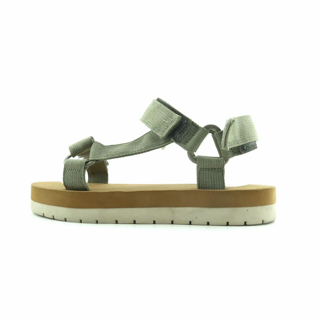 UNIVERSAL THREAD . Dana Camper Sandals