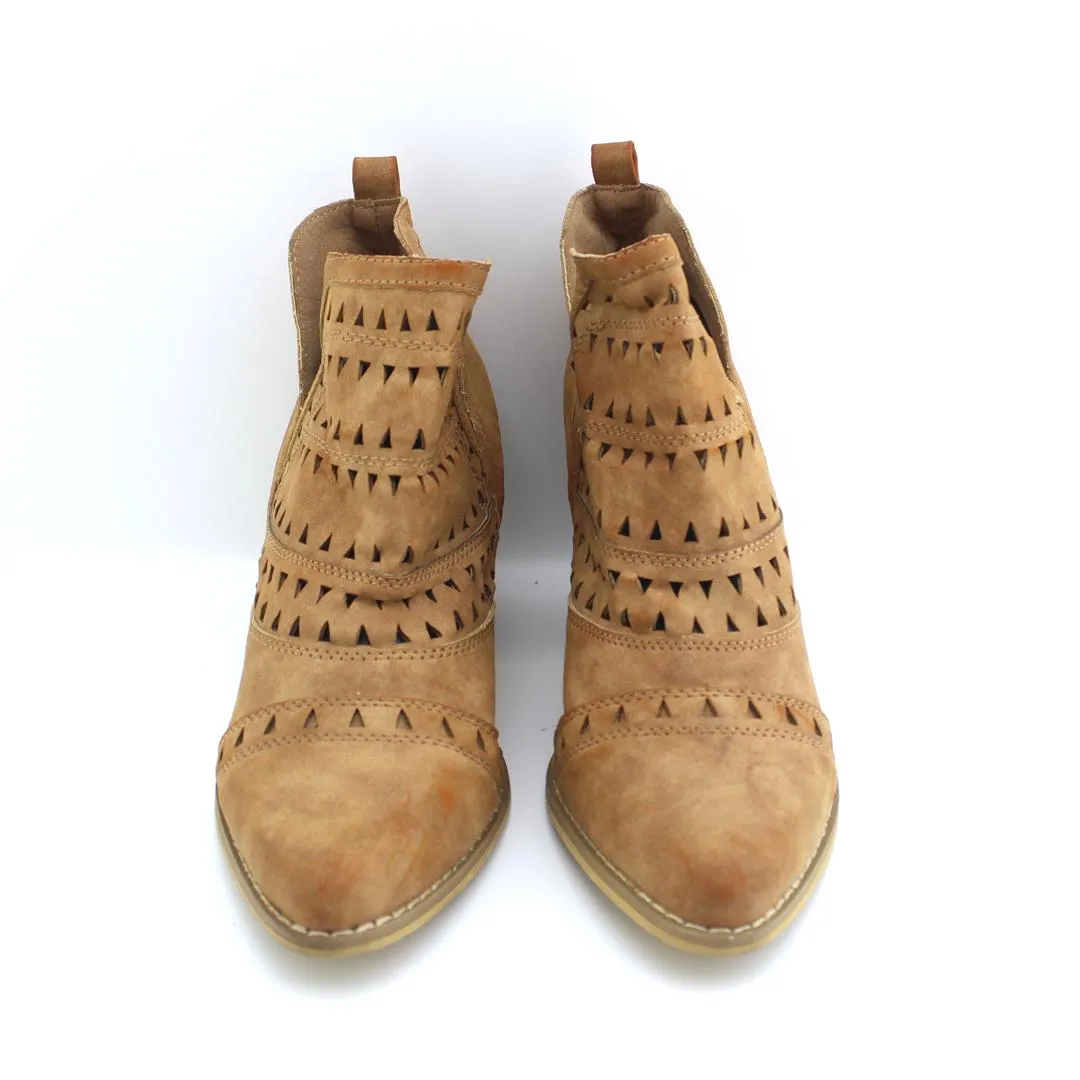 Trample In Heels MI.IM .