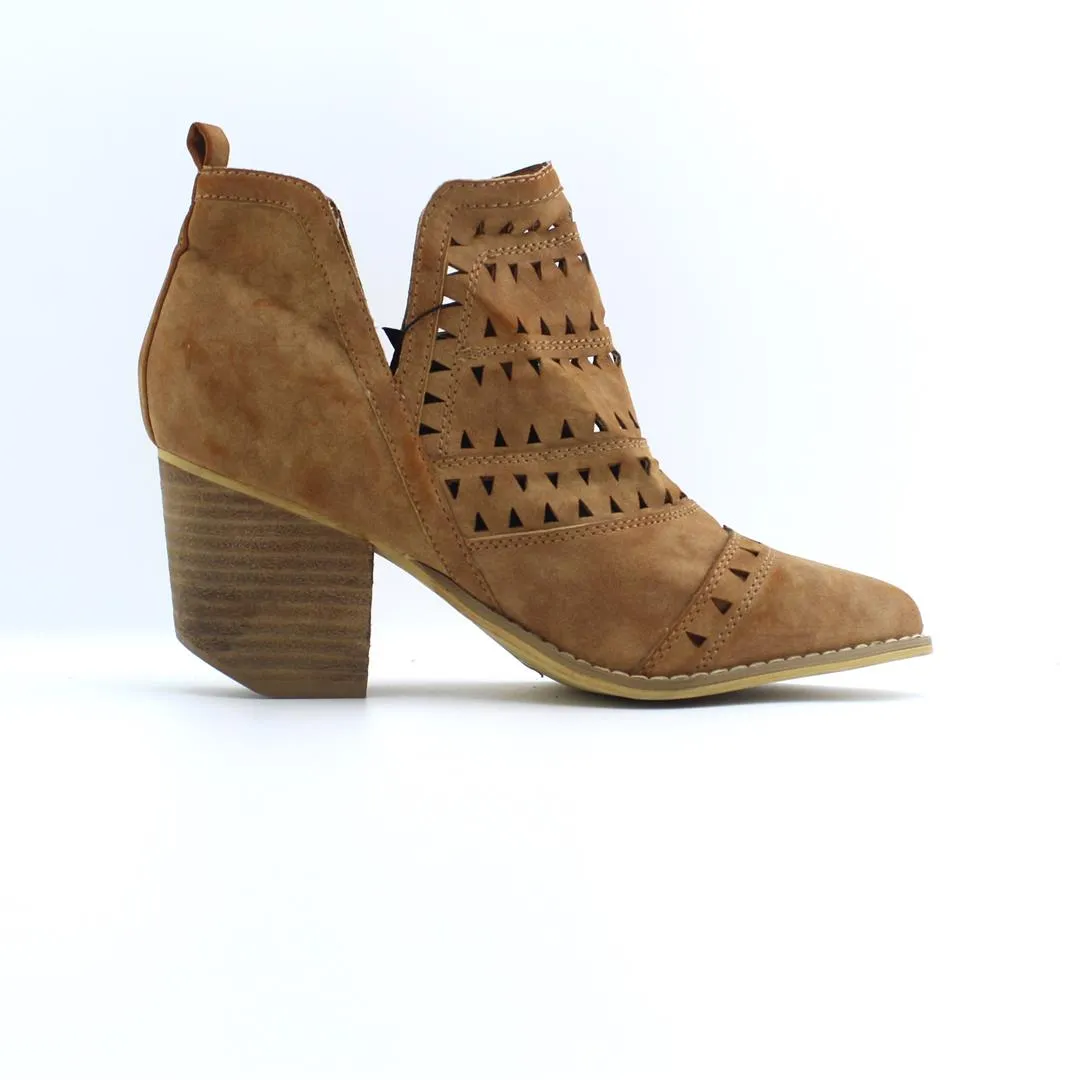 MI.IM . High Heel Foot Jobs